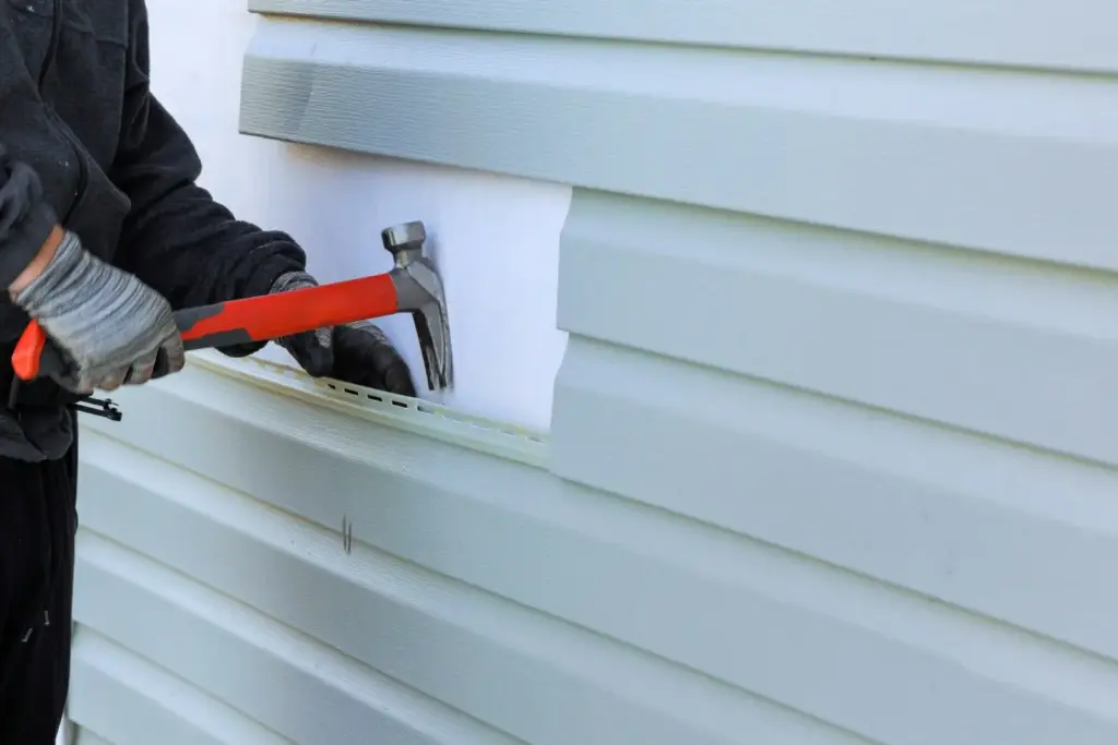 Guide to Repairing Clapboard Vinyl Siding: DIY Techniques